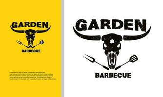 barbecue rokerij bbq barbecue bar en rooster logo ontwerp met vork en brand vector