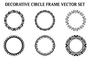 wijnoogst decoratief sier- cirkel kader vector set, ronde vector sier- kader en filigraan bloemen ornamenten