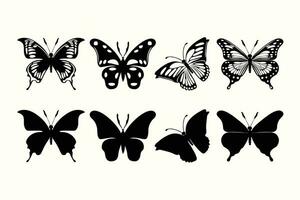 zwart en wit vector beeld van een vliegend vlinder silhouet voor tatoeëren kaarten.