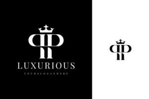 elegant gemakkelijk minimaal luxe serif doopvont alfabet dubbele brief p monogram logo ontwerp met kroon vector