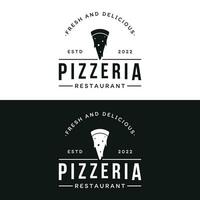 retro wijnoogst pizza of pizzeria logo sjabloon ontwerp met gekruiste schoppen.logo voor bedrijf, restaurant, etiket en kenteken. vector