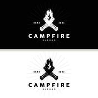 kampvuur logo, vreugdevuur vector, avontuur ontwerp retro wijnoogst illustratie gemakkelijk camping hout brand vector