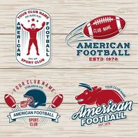 reeks van Amerikaans Amerikaans voetbal of rugby club kenteken. vector voor shirt, logo, afdrukken, stempel, lapje. wijnoogst ontwerp met Amerikaans Amerikaans voetbal sportman speler, helm, bal, gras en schouder stootkussens silhouet