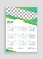 één pagina wandkalender ontwerp 2022. wandkalender ontwerp 2022. nieuwjaarskalender ontwerp 2022. week begint op maandag. sjabloon voor jaarkalender 2022 vector