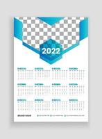 één pagina wandkalender ontwerp 2022. wandkalender ontwerp 2022. nieuwjaarskalender ontwerp 2022. week begint op maandag. sjabloon voor jaarkalender 2022 vector