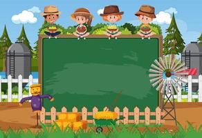 leeg schoolbord met boerenkinderen op de boerderij vector