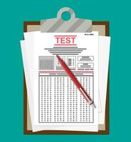 klembord met enquête of tentamen vormen en pen. beantwoord quiz papieren, stapel van lakens met onderwijs testen. checklist of vragenlijst document. vector illustratie in vlak stijl