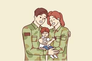 Mens en vrouw in soldaten uniform zijn knuffelen Holding weinig zoon in armen en vieren familie dag. vector