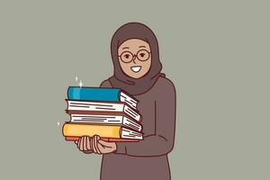 Arabisch weinig meisje in hijab houdt religieus boeken met gebeden in handen en looks Bij scherm met glimlach vector