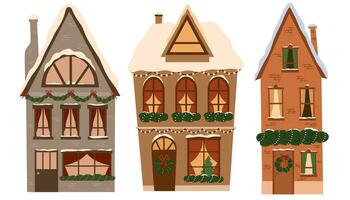 winter Kerstmis huis set. Europese huizen gebouw met Kerstmis decoratie Aan facade. schattig vlak huis met sneeuw Aan dak, versierd voor Kerstmis, winter vakantie. vector illustratie