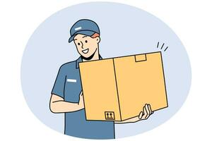 glimlachen postbode in uniform Holding karton pakket. gelukkig mannetje koerier met doos leveren bestellen naar cliënt. mooi zo levering onderhoud. vector illustratie.