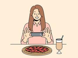 vrouw duurt afbeelding van pizza Aan telefoon, willen naar maken post Aan sociaal netwerk en praten over leven. meisje blogger nemen schot van pizza terwijl bezoekende restaurant van traditioneel Italiaans keuken vector