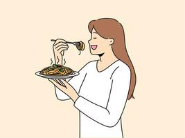 vrouw staat met bord van spaghetti in handen en eet Italiaans schotel genieten van smaak van pasta. meisje eet pasta naar voldoen honger en verheugen Bij kans naar proberen heerlijk calorierijk voedsel vector