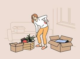 ziek vrouw in beweging naar nieuw appartement en lijdt van terug pijn, staat tussen zwaar dozen. eenzaam moe meisje lijdt van ischias of hernia ten gevolge naar in beweging Aan eigen, en behoeften helpen van verhuizers vector