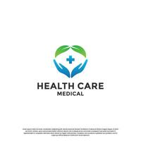Gezondheid zorg logo ontwerp. natuur vrede. menselijk hand- en blad combineren vector