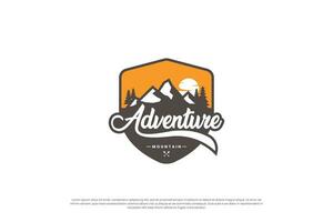 berg avontuur logo ontwerp. berg exploratie insigne sjabloon. vector