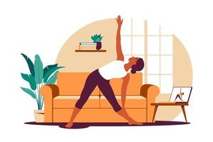 online training. vrouw die thuis yoga doet. tutorials kijken op een laptop. sporten in een gezellig interieur. vectorillustratie. vlak. vector