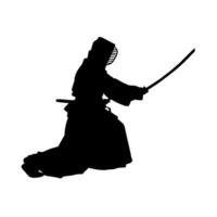 silhouet van een zwaard krijger in actie houding. silhouet van een krijgshaftig kunst persoon draag- zwaard wapen. silhouet van kendo krijgshaftig kunst houding. vector