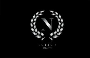 zilvergrijs metaal n alfabet letterpictogram logo met bloemdessin voor bedrijf en bedrijf vector