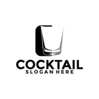 cocktail logo ontwerp vector vintage. alcohol drinken icoon. cocktail glas vector retro ontwerp sjabloon