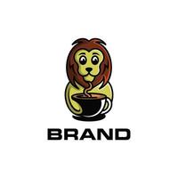 zittend leeuw Holding een koffie kop mascotte logo illustratie ontwerp vector