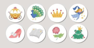 leuke set sprookjesachtige ronde kaarten met prinsessenobjecten. vector sprookje hoogtepunt iconen collectie met schoen, koets, pauw, verhalenboek, kikkerprins. fantasieontwerp voor tags, advertenties, sociale media