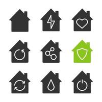 huizen glyph pictogrammen instellen. silhouet symbolen. huisgebouwen met bliksem, hart, netwerkverbinding, schild, vloeistofdruppel erin. slimme huizen. vector geïsoleerde illustratie