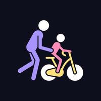 leren fietsen rgb-kleurenpictogram voor donker thema. het opbouwen van fietsvaardigheden voor kinderen. leuk familie samenzijn. geïsoleerde vectorillustratie op de achtergrond van de nachtmodus. eenvoudige gevulde lijntekening op zwart vector