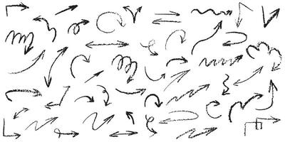 vector reeks van hand- getrokken houtskool pijlen pictogrammen. geïsoleerd krijt krijt krabbels en krabbelt Aan een wit achtergrond