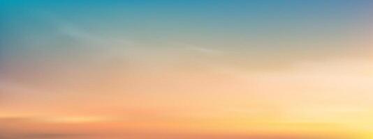 lucht blauw met wolk achtergrond, vector horizon strand zonsondergang met geel, roze, oranje pastel in lente, panorama mooi natuur ochtend- zonsopkomst lucht in zomer, spandoek landschap achtergrond