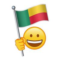 emoji met Benin vlag groot grootte van geel emoji glimlach vector