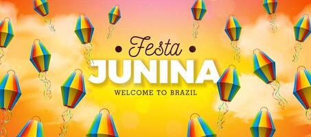 festa Junina illustratie met papier lantaarn en typografie belettering Aan zon geel bewolkt lucht achtergrond. vector Brazilië juni sao joao festival ontwerp voor banier, groet kaart, uitnodiging of vakantie