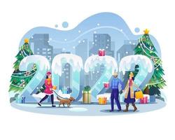 mensen vieren nieuwjaar door een wandeling in de winter met hun stel en huisdieren. mensen met gigantische getallen 2022, kerstbomen en geschenkdozen. platte vectorillustratie