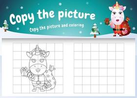 kopieer het kinderspel en de kleurpagina met een schattige eenhoorn met een kerstkostuum vector