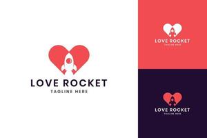 liefde raket negatief ruimte logo ontwerp vector
