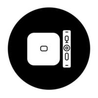 glyph-pictogram voor digitale mediaspeler. tv, stereo, thuisbioscoopsysteem. amusementsproduct. spelcomputer voor videogames. gadget voor het afspelen van video's. technologie. vector witte silhouet illustratie in zwarte cirkel