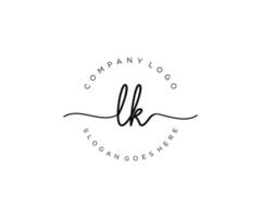 eerste lk vrouwelijk logo schoonheid monogram en elegant logo ontwerp, handschrift logo van eerste handtekening, bruiloft, mode, bloemen en botanisch met creatief sjabloon. vector