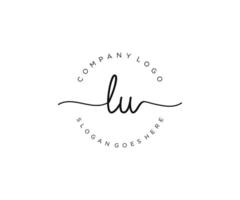 eerste lu vrouwelijk logo schoonheid monogram en elegant logo ontwerp, handschrift logo van eerste handtekening, bruiloft, mode, bloemen en botanisch met creatief sjabloon. vector