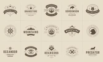 camping logos en badges Sjablonen ontwerp elementen en silhouetten reeks vector