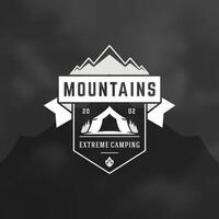 Woud camping logo embleem illustratie. vector