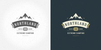 berg camping logo embleem buitenshuis landschap illustratie rots heuvels silhouet voor overhemd of afdrukken postzegel vector