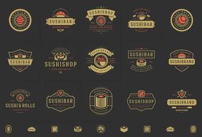 sushi restaurant logos en badges reeks Japans voedsel met sushi Zalm broodjes silhouetten illustratie vector