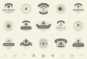 rooster en barbecue logos reeks illustratie steak huis of restaurant menu badges met bbq voedsel silhouetten vector