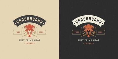 barbecue logo illustratie rooster steak huis of bbq restaurant menu embleem koe hoofd met vlam silhouet vector