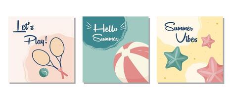 reeks van zomer posters met een strand bal, tennis racket, en zeester Aan een pastel achtergrond. vector