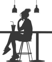 silhouet vrouw zittend Bij een tafel in de cafe bar restaurant zwart kleur enkel en alleen vector