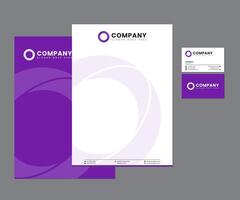 Purper schrijfbehoeften reeks met logo ontwerp vector