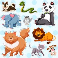 Stickerset wilde dieren op blauwe achtergrond vector