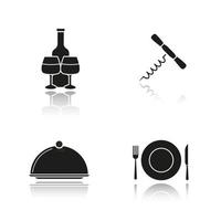 restaurant items slagschaduw zwarte pictogrammen instellen. wijnfles en glazen, kurkentrekker, dekselschaal, vork, bord en tafelmes. geïsoleerde vectorillustraties vector