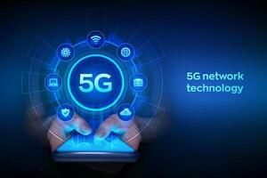 5g netwerk draadloze systemen. iot slim stad communicatie netwerk. 5g draadloze mobiel internet Wifi verbinding concept. smartphone in handen. gebruik makend van smartphone. illustratie. vector